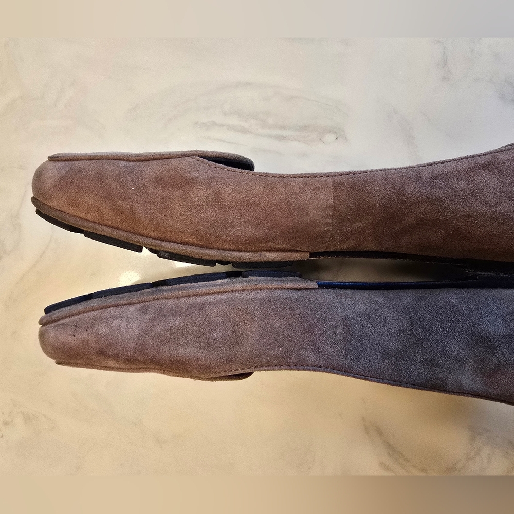 Tory Burch Tan Flats with Signature Logo - Picture 6 of 11
